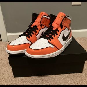 Air Jordan 1 Mid
